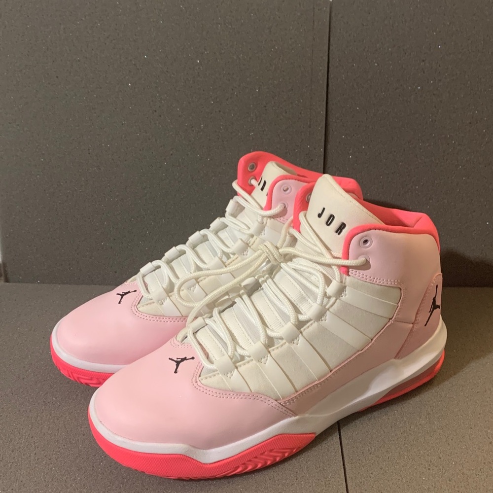 NIKE JORDAN MAX AURA (GS) PINK/WHITE AQ9250-601 6Y